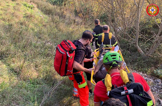 Ancona - Cade durante l’arrampicata alla Falesia di Falcioni, climber si infortuna alla caviglia